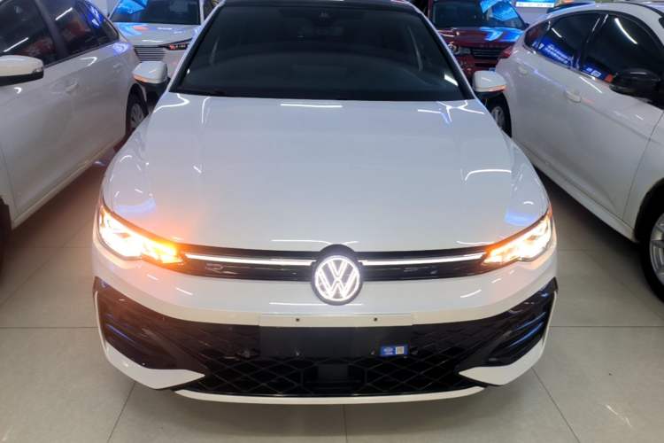 Used Volkswagen Golf 2025 300TSI R-Line Front