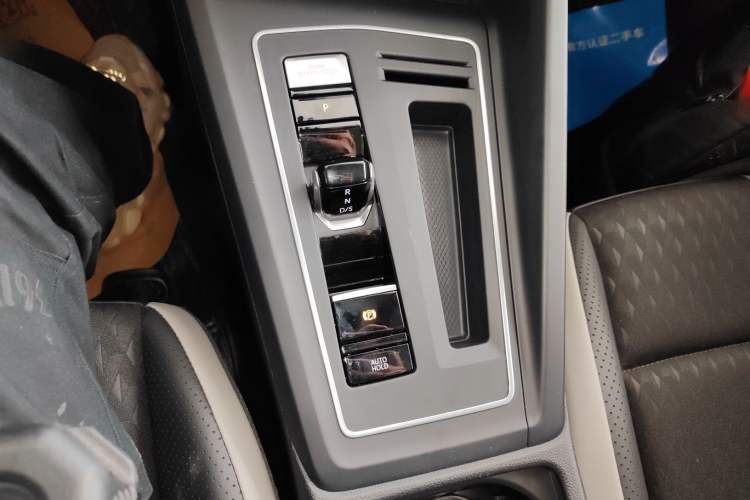 Used Volkswagen Golf 2025 Facelifted 300TSI Pro Gear Lever