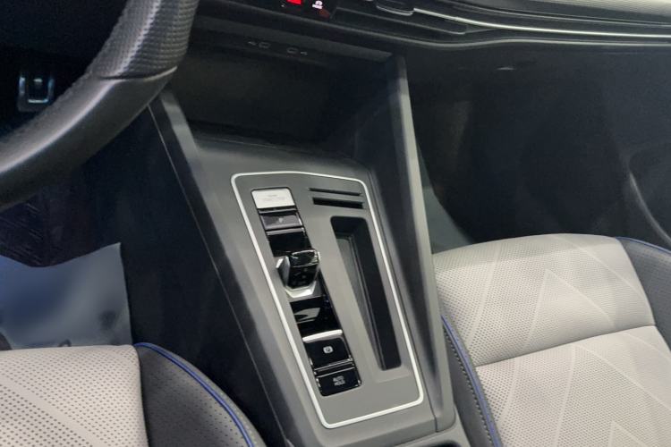 Used Volkswagen Golf 2025 300TSI R-Line Gear Lever
