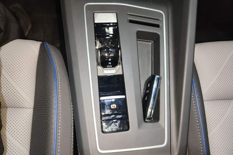 Used Volkswagen Golf 2025 300TSI R-Line Gear Lever