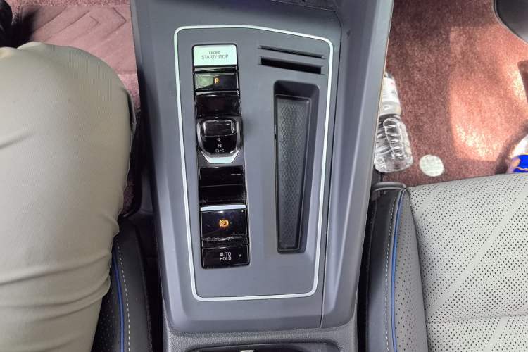 Used Volkswagen Golf 2025 300TSI R-Line Gear Lever