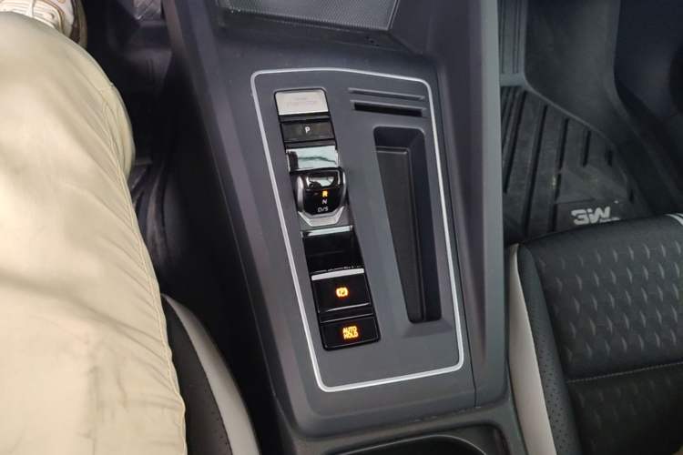 Used Volkswagen Golf 2025 Facelifted 300TSI Pro Gear Lever
