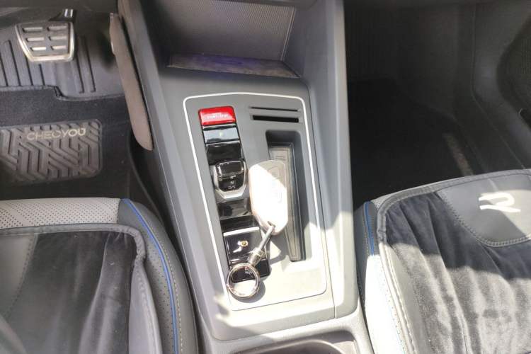 Used Volkswagen Golf 2025 300TSI R-Line Gear Lever