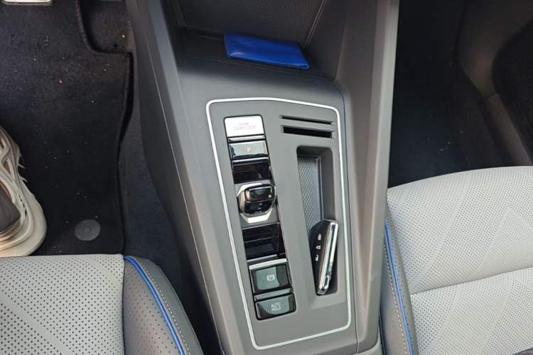 Used Volkswagen Golf 2025 300TSI R-Line Gear Lever