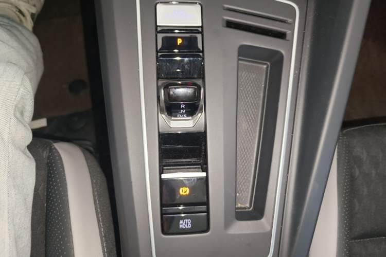 Used Volkswagen Golf 2025 Facelifted 300TSI Pro Gear Lever