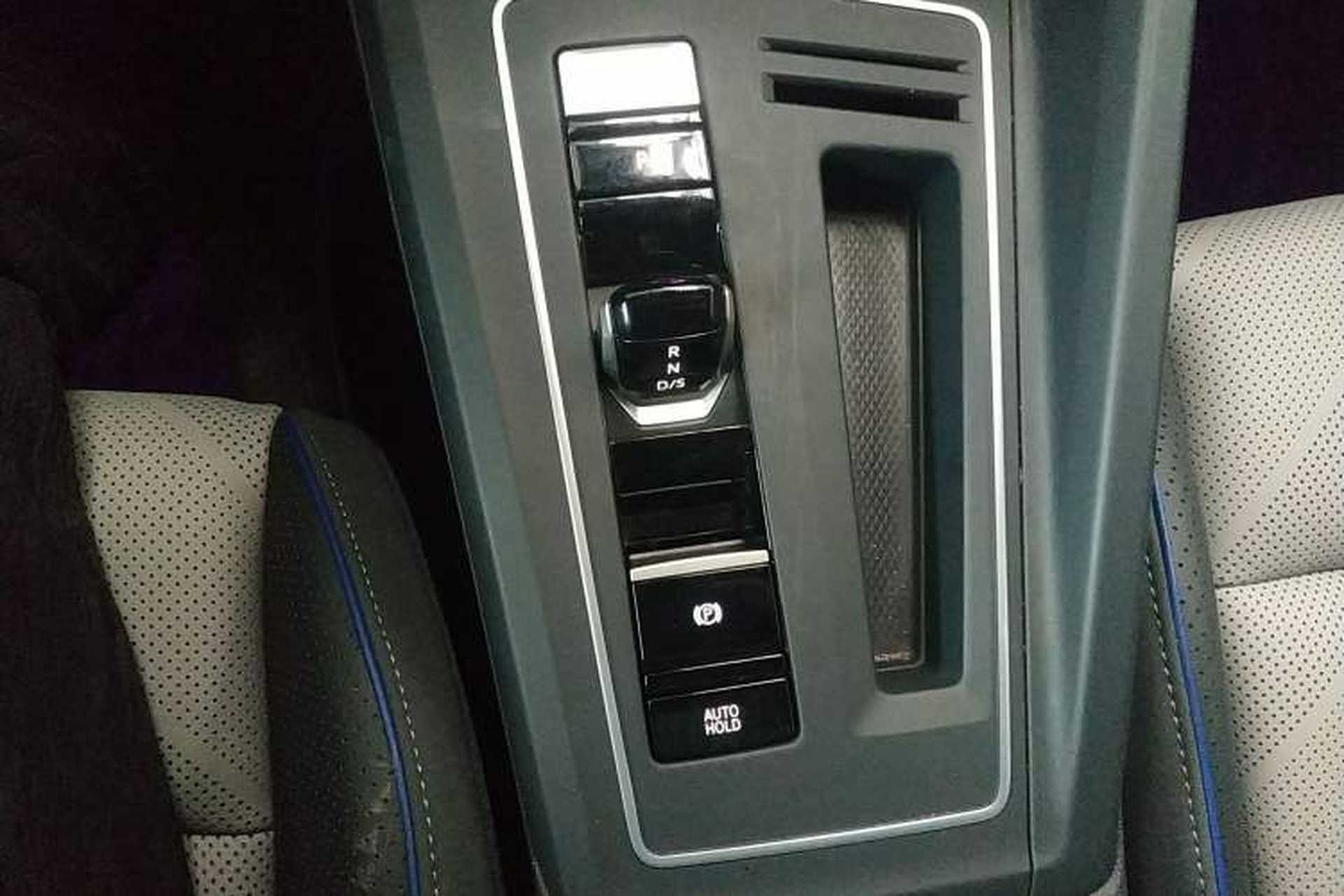 Used Volkswagen Golf 2025 300TSI R-Line Gear Lever