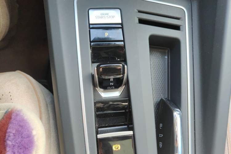 Used Volkswagen Golf 2025 Facelifted 300TSI Pro Gear Lever