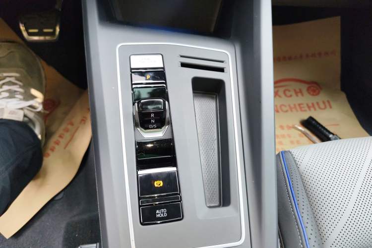 Used Volkswagen Golf 2025 300TSI R-Line Gear Lever
