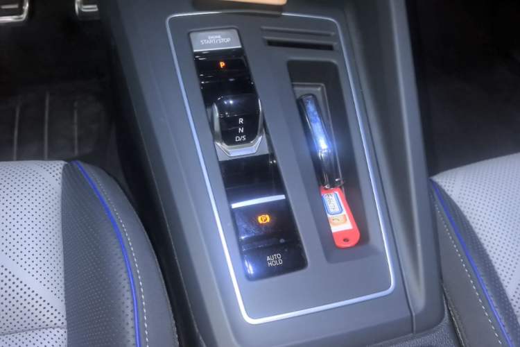 Used Volkswagen Golf 2025 300TSI R-Line Gear Lever