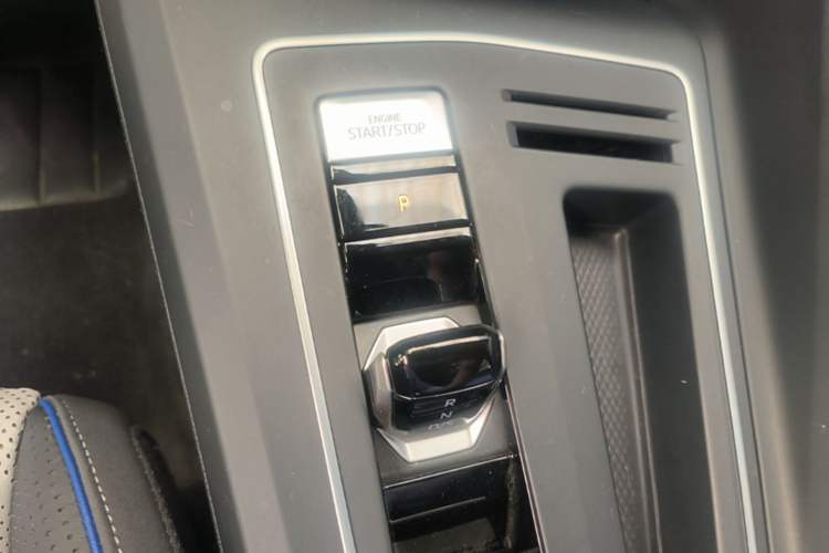 Used Volkswagen Golf 2025 300TSI R-Line Gear Lever