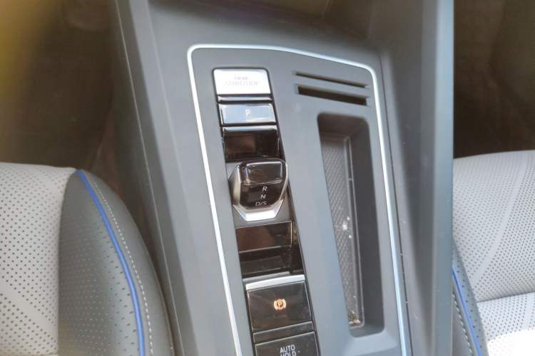 Used Volkswagen Golf 2025 300TSI R-Line Gear Lever