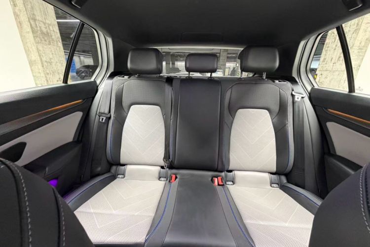 Used Volkswagen Golf 2025 300TSI R-Line Headliner