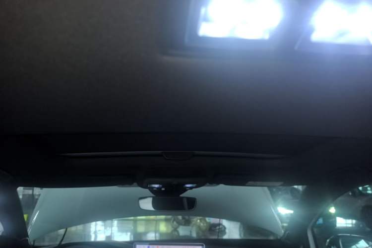 Used Volkswagen Golf 2025 300TSI R-Line Headliner