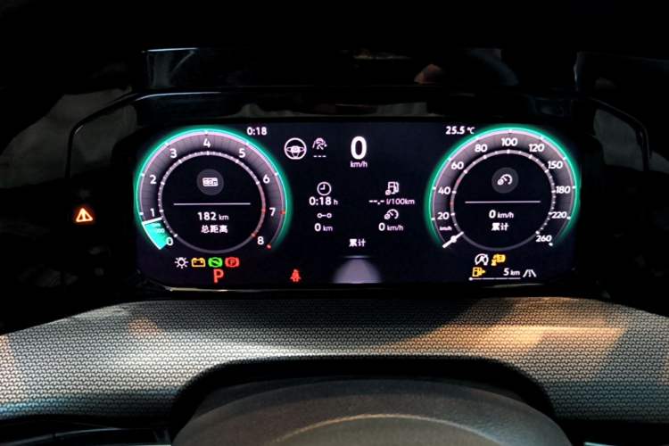 Used Volkswagen Golf 2025 300TSI R-Line Instrument Cluster