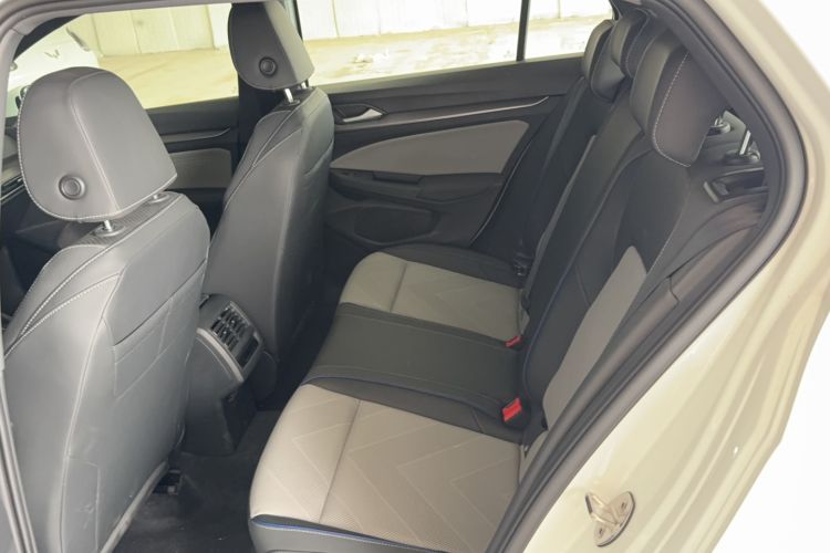 Used Volkswagen Golf 2025 Facelifted II 300TSI R-Line Interior 1
