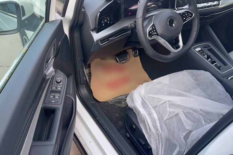 Used Volkswagen Golf 2025 300TSI R-Line Interior 1