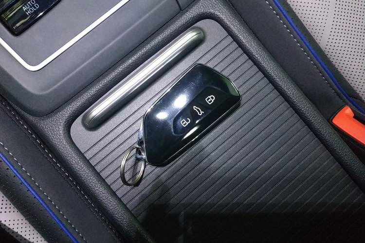 Used Volkswagen Golf 2025 300TSI R-Line Interior 1