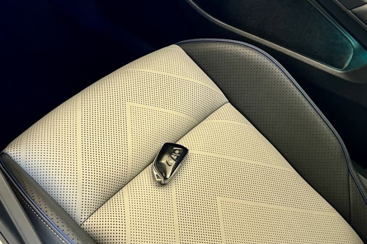 Used Volkswagen Golf 2025 300TSI R-Line Interior 12