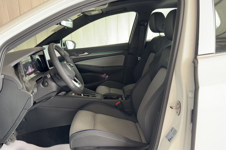 Used Volkswagen Golf 2025 Facelifted II 300TSI R-Line Interior 2