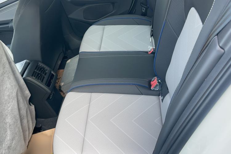Used Volkswagen Golf 2025 300TSI R-Line Interior 2