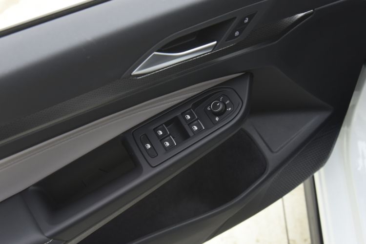 Used Volkswagen Golf 2025 300TSI R-Line Interior 2