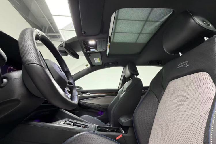 Used Volkswagen Golf 2025 300TSI R-Line Interior 2