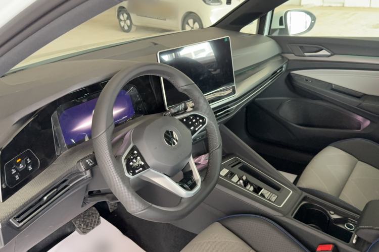 Used Volkswagen Golf 2025 Facelifted II 300TSI R-Line Interior 3