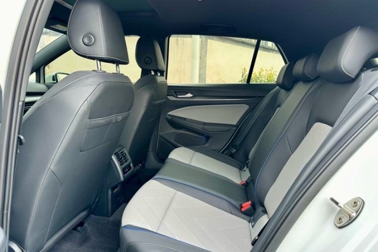 Used Volkswagen Golf 2025 300TSI R-Line Interior 3