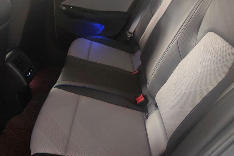 Used Volkswagen Golf 2025 300TSI R-Line Interior 4