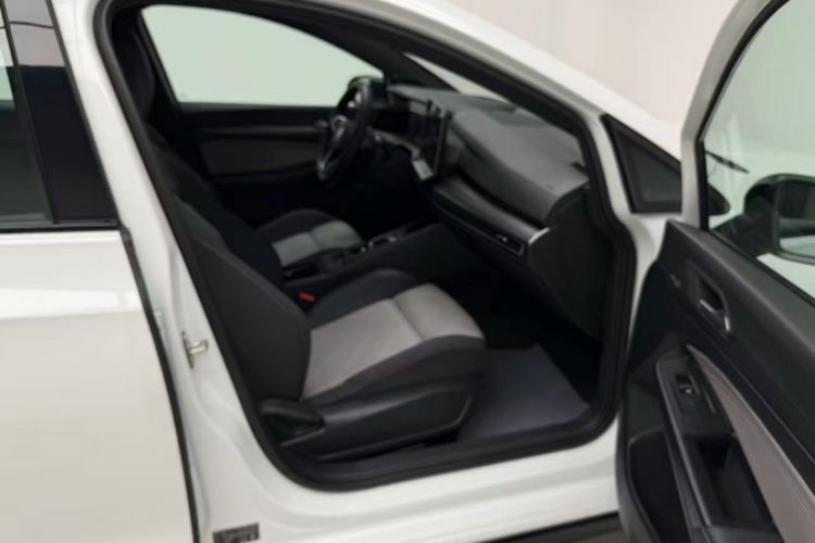 Used Volkswagen Golf 2025 300TSI R-Line Interior 6