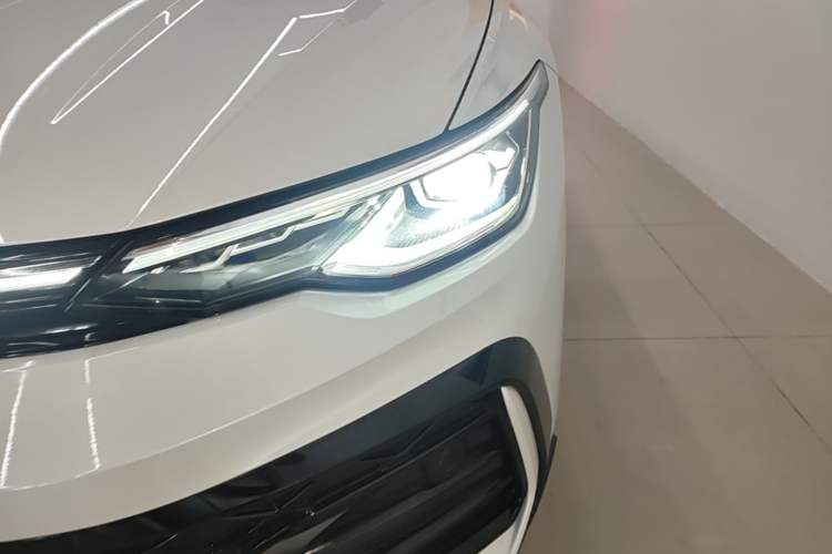 Used Volkswagen Golf 2025 300TSI R-Line Left Front Headlight