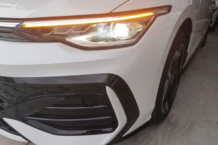 Used Volkswagen Golf 2025 300TSI R-Line Left Front Headlight