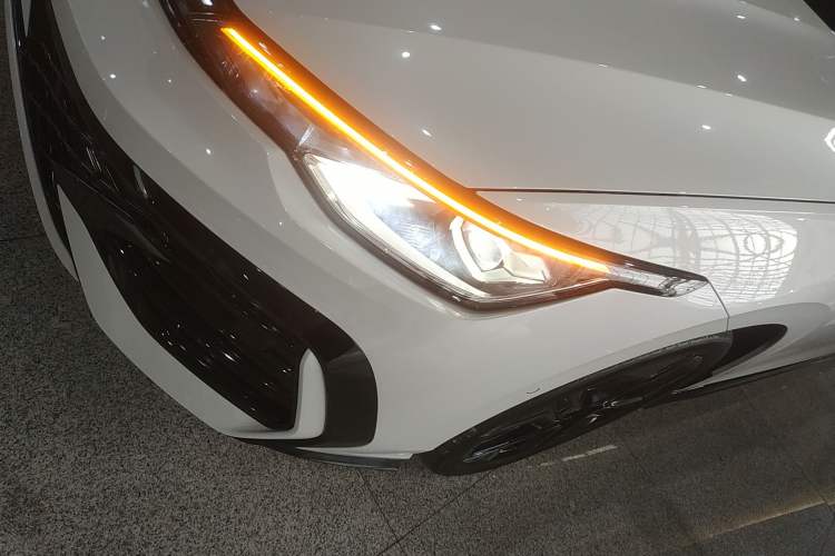 Used Volkswagen Golf 2025 300TSI R-Line Left Front Headlight