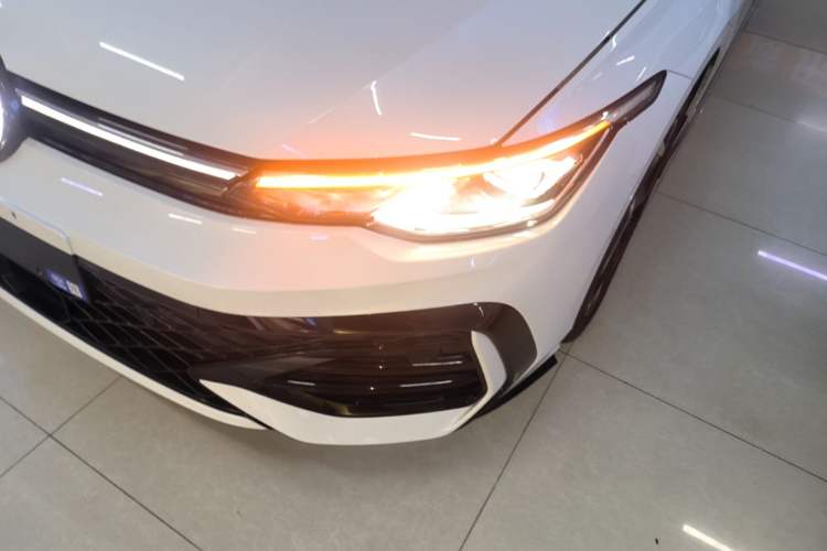 Used Volkswagen Golf 2025 300TSI R-Line Left Front Headlight