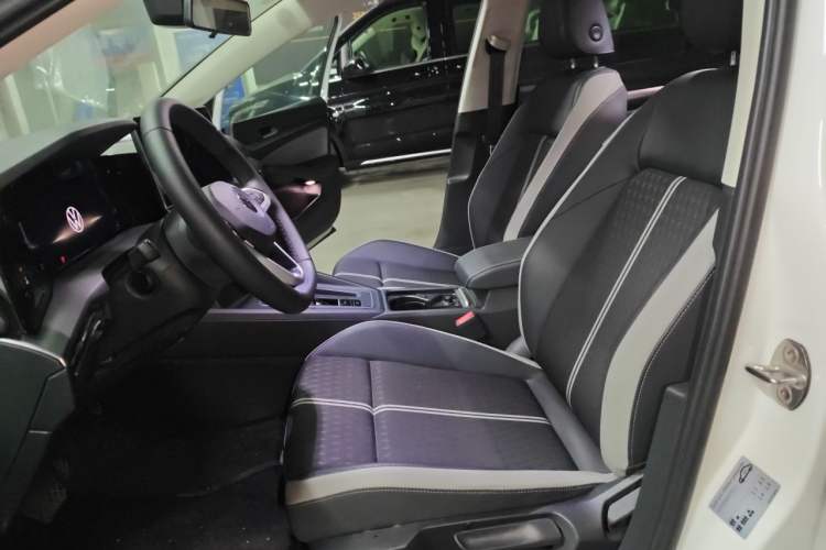 Used Volkswagen Golf 2025 300TSI Pro Left Front Seat