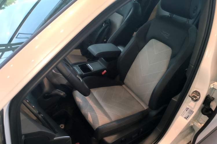 Used Volkswagen Golf 2025 300TSI R-Line Left Front Seat