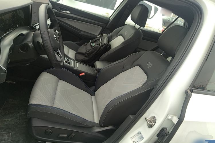 Used Volkswagen Golf 2025 300TSI R-Line Left Front Seat