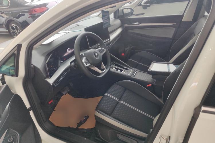 Used Volkswagen Golf 2025 Facelifted 300TSI Pro Left Front Seat
