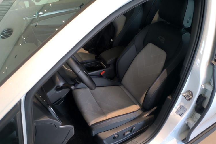 Used Volkswagen Golf 2025 300TSI R-Line Left Front Seat