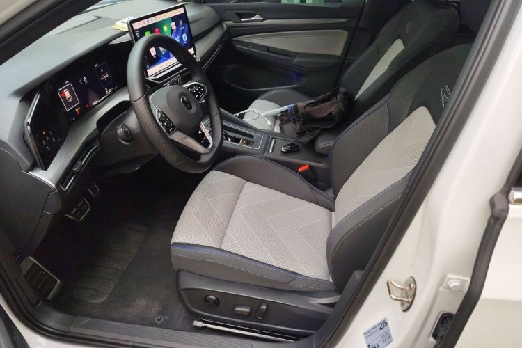 Used Volkswagen Golf 2025 300TSI R-Line Left Front Seat