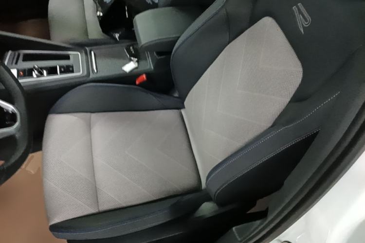 Used Volkswagen Golf 2025 300TSI R-Line Left Front Seat