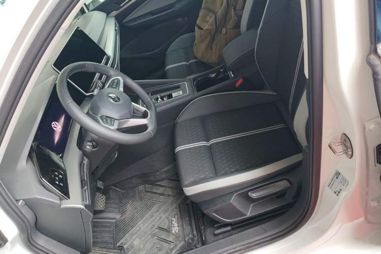 Used Volkswagen Golf 2025 Facelifted 300TSI Pro Left Front Seat