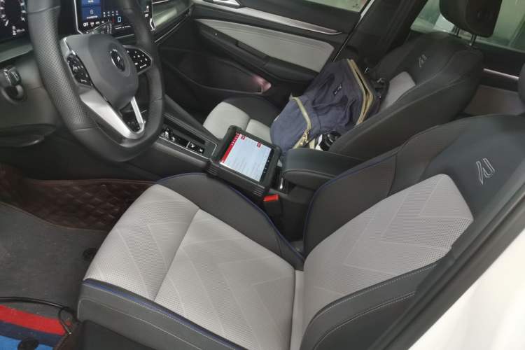 Used Volkswagen Golf 2025 300TSI R-Line Left Front Seat