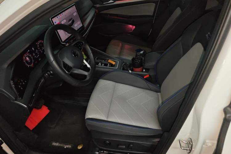 Used Volkswagen Golf 2025 Facelift 300TSI R-Line Left Front Seat