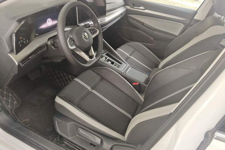 Used Volkswagen Golf 2025 Facelifted 300TSI Pro Left Front Seat