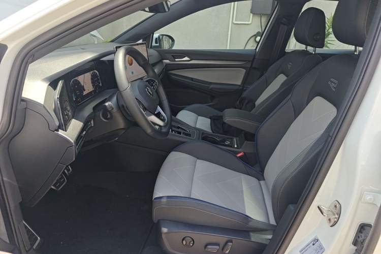 Used Volkswagen Golf 2025 300TSI R-Line Left Front Seat