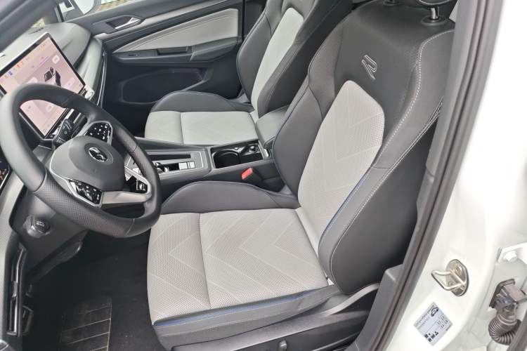 Used Volkswagen Golf 2025 300TSI R-Line Left Front Seat