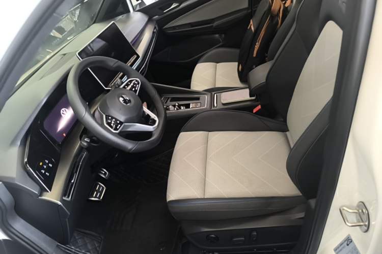 Used Volkswagen Golf 2025 300TSI R-Line Left Front Seat