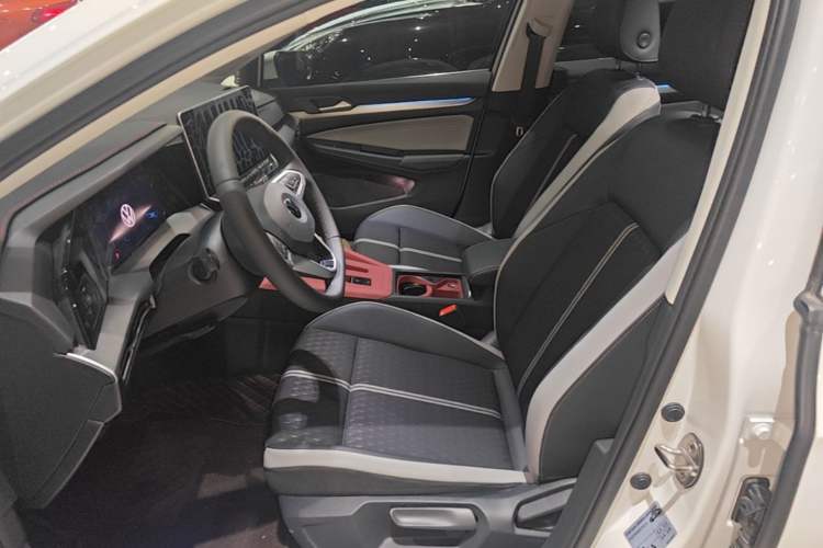 Used Volkswagen Golf 2025 300TSI Pro Left Front Seat