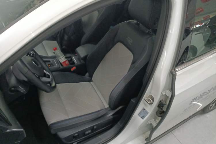 Used Volkswagen Golf 2025 300TSI R-Line Left Front Seat